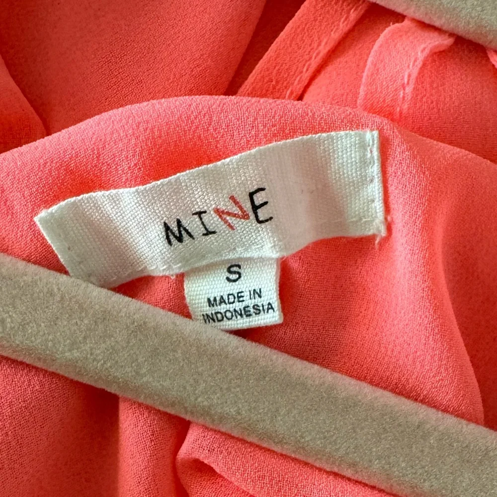 No filter needed for this NEON Pink flowy camisole! π - Picture 3 of 3